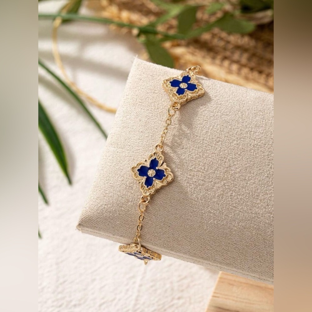 18K Gold Luxury Clover Bracelet - Blue - Picture 3 of 5